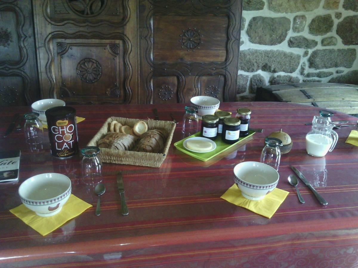 La Roche Bed & Breakfast Saint-Etienne-en-Cogles ภายนอก รูปภาพ
