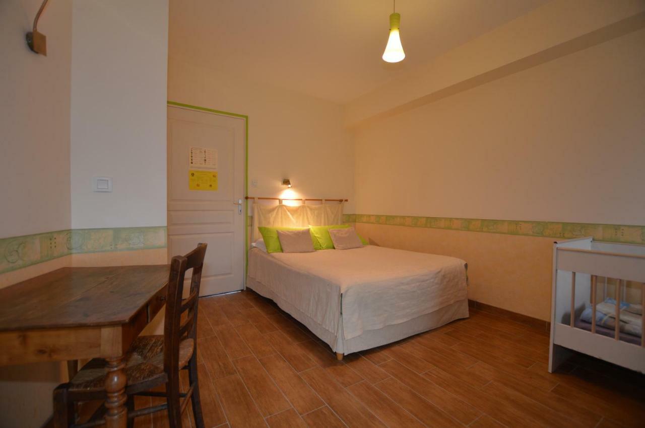 La Roche Bed & Breakfast Saint-Etienne-en-Cogles ภายนอก รูปภาพ